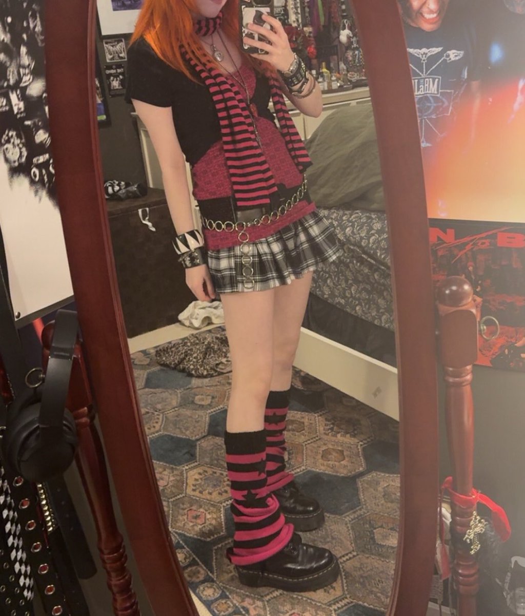 molly !! 🪰🧡 tweet media