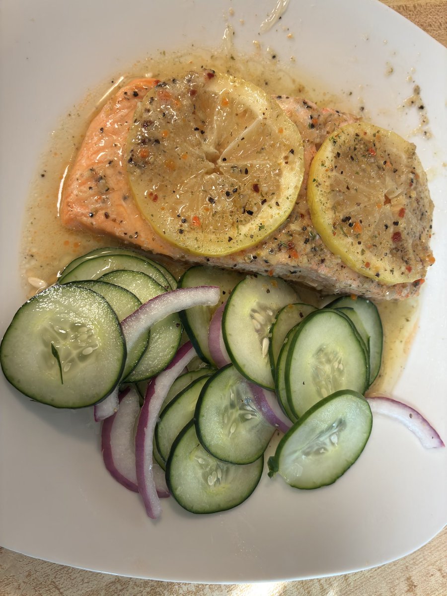 Corruptdatabot's tweet photo. 🤤 I made oven baked Coho Salmon seasoned with butter, lemon juice, and Mrs. Dash Original, paired with a crisp cucumber and red onion lemon-marinated salad. 
🍽️ What did you have for dinner?
#food #salmon #cucumber #cooking https://t.co/wlDdcFmGdR
