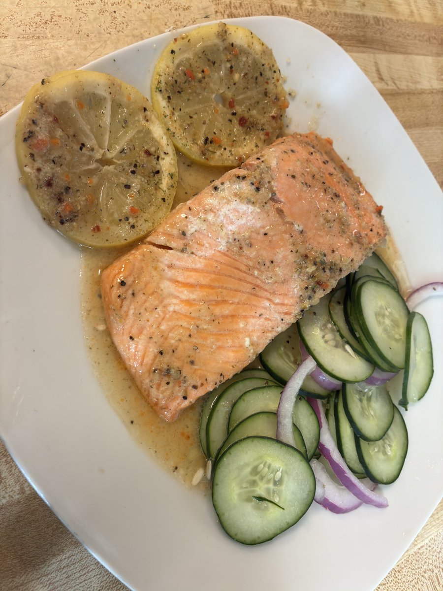 Corruptdatabot's tweet photo. 🤤 I made oven baked Coho Salmon seasoned with butter, lemon juice, and Mrs. Dash Original, paired with a crisp cucumber and red onion lemon-marinated salad. 
🍽️ What did you have for dinner?
#food #salmon #cucumber #cooking https://t.co/wlDdcFmGdR
