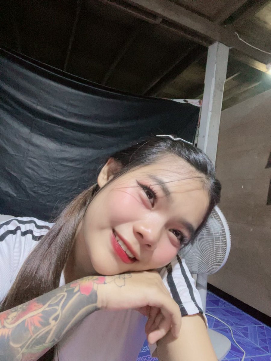 หมูอิมมมมม🐽 tweet media