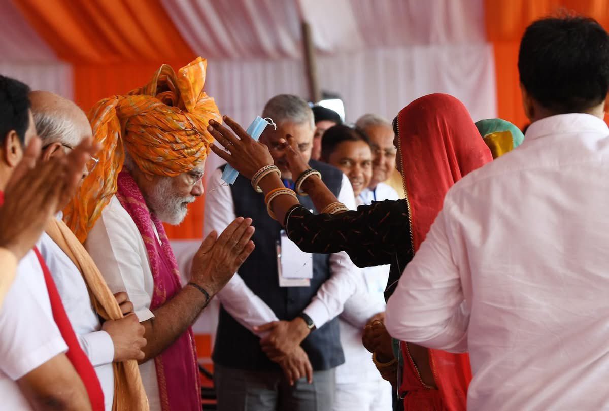 यत्र नार्यस्तु पूज्यन्ते रमन्ते तत्र देवताः