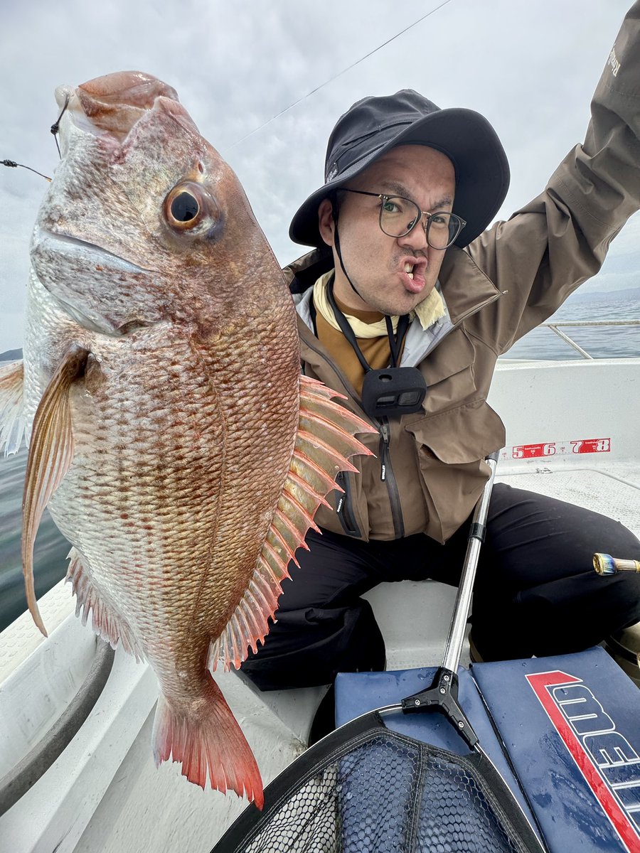 Tomodenterprise's tweet photo. 45cmの鯛を釣ったのは私です！ https://t.co/yp6T9AWDA4