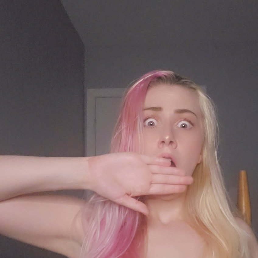 Aphroditelove77's tweet image. A snippet from a photo set I just got done posting for this week 💖 #photoset #surprise #creative #pinkhair #shock