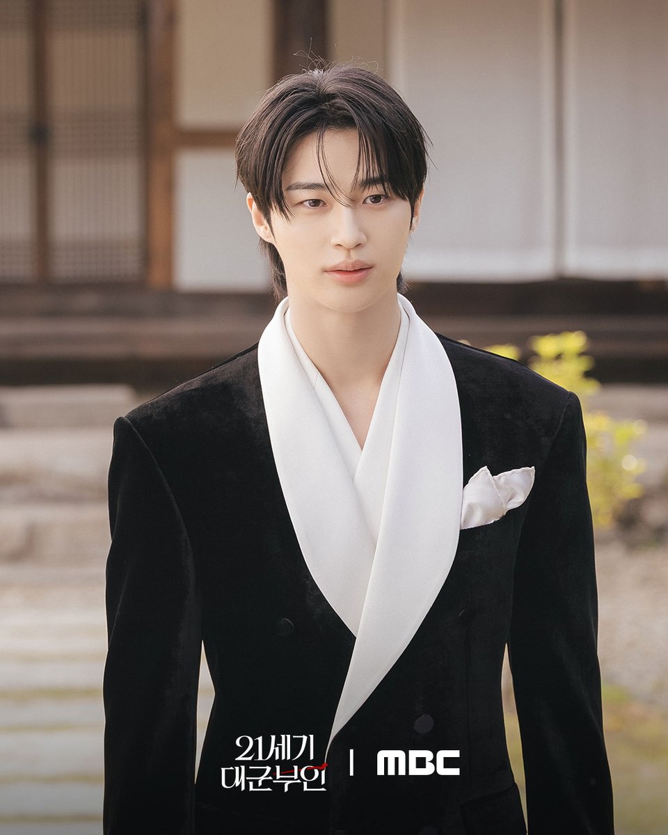 ご自分だって王子様スーツ
が本当に素敵だったよ☺️

#변우석 #21世紀の大君夫人