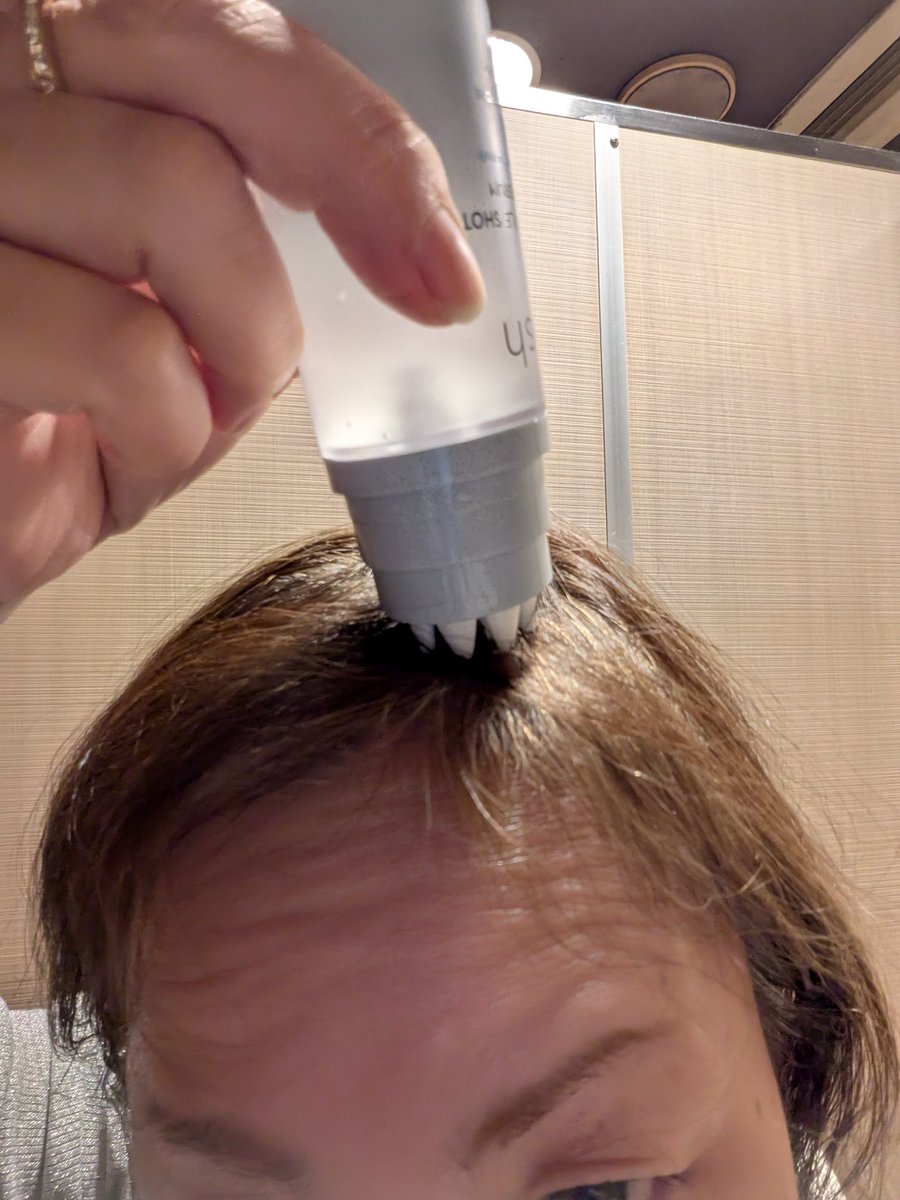 P0133779017443's tweet photo. 韓国の薬局で購入できるスカルプケアの【PDRN スピチュールショットスカルプセラム】頭皮の老���と脱毛症状におすす！
プッシュ式でべたつかず、デリケートな頭皮にも優しい使い心地🩷
#ネッシュ #ネッシュ頭皮セラム #脱毛セラム #頭皮老化 #頭皮ケア #アンチエイジング #頭皮ケア  #韓国化粧品 https://t.co/55AHDlolNn