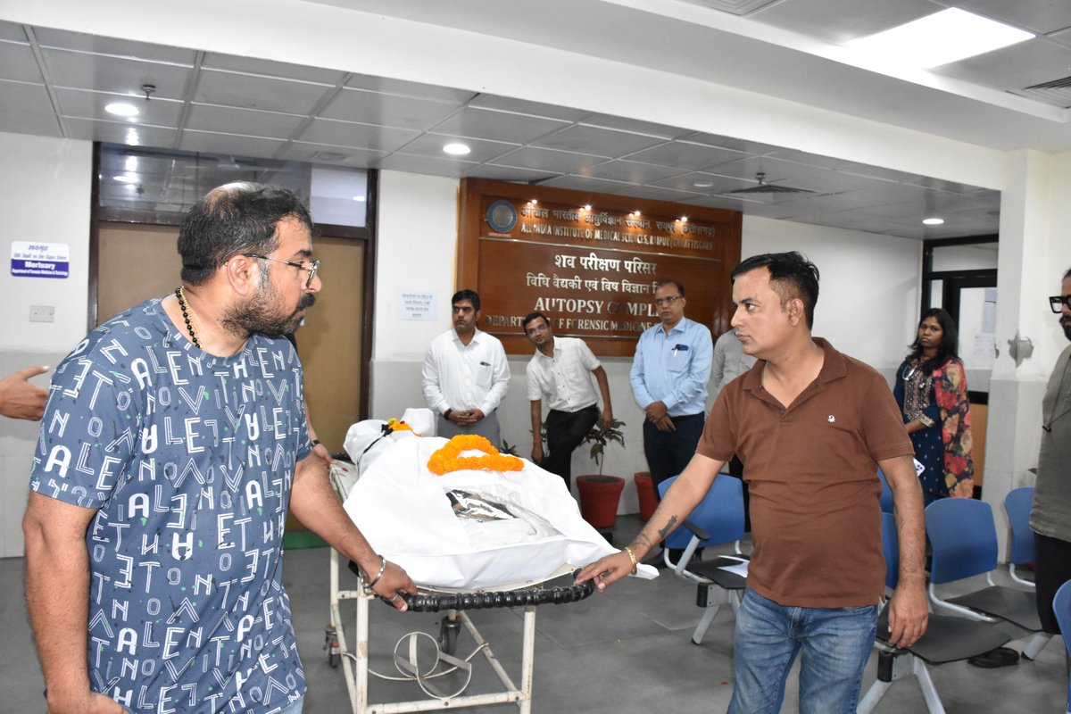 cgsotto's tweet photo. Chhattisgarh's 13th Organ Donation at AIIMS Raipur. 2 Kidneys transplanted at AIIMS Raipur and Shri Balaji Hospital. Sunil Kumar (39) donated his organs via Green Corridor from AIIMS to Shri Balaji Hospital. 
#organdonor #organdonation #chhattisgarh #savelives #beanorgandonor https://t.co/EW9GZjoZ7A