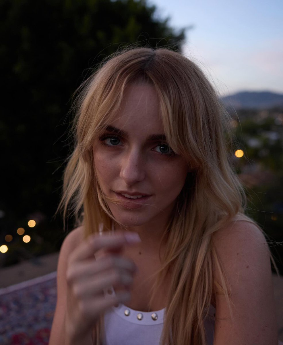 val ୨ৎ tweet media