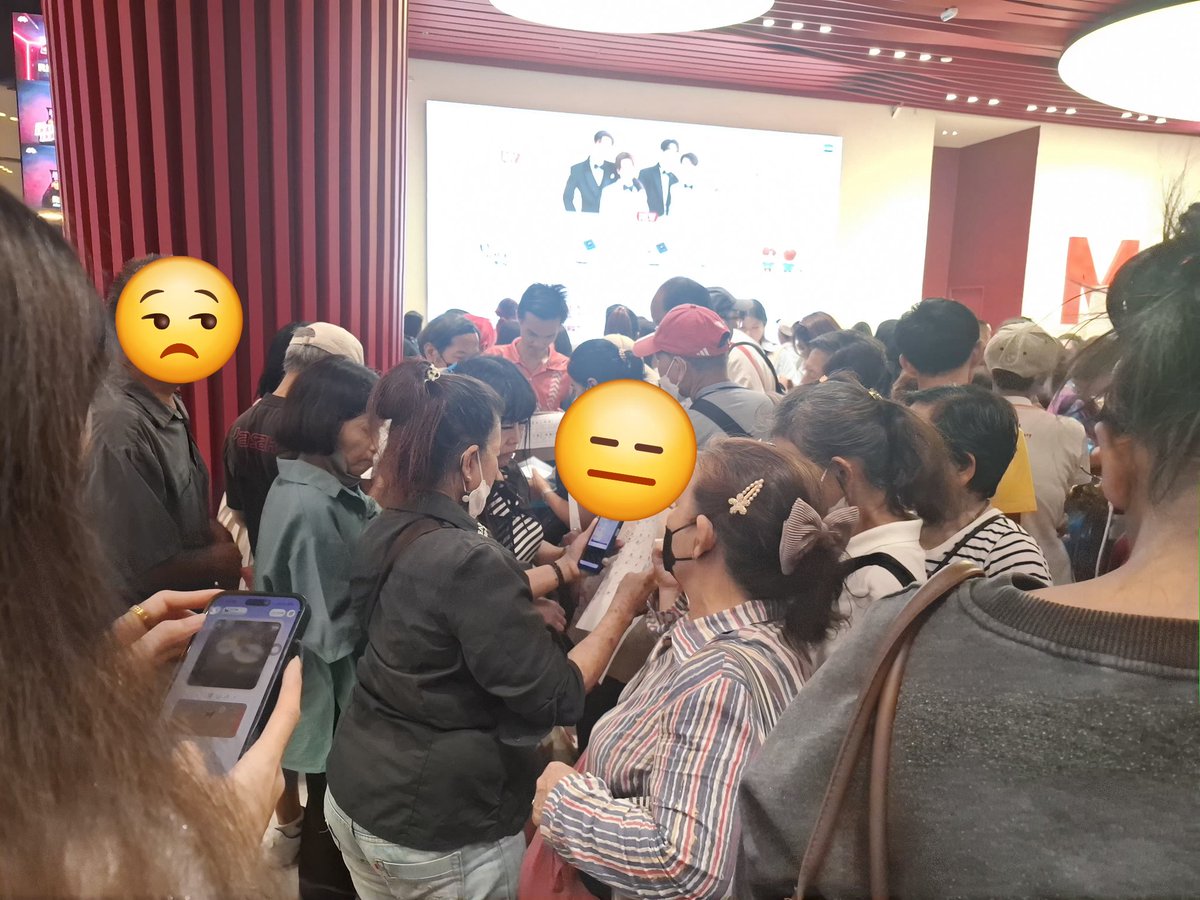 minnie_radar's tweet photo. แก็งค์คนแก่หิ้วของเกิน 30คนเหอะ
แฟนคลับตัวจริงได้ซื้อกี่โมง🤨
#MyRomanceScammerFinalEP
#GMMTV https://t.co/riZJAS2SAl