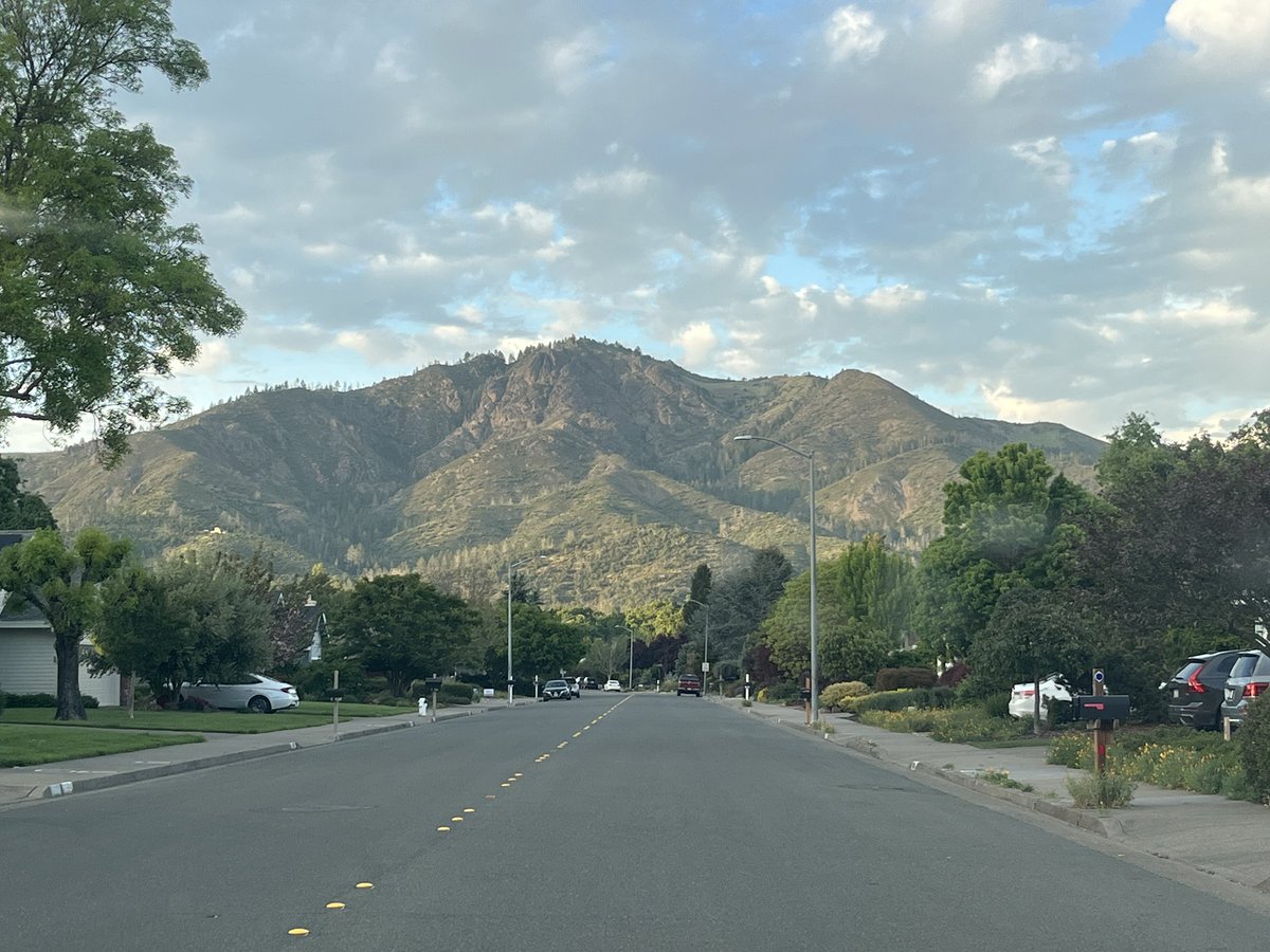 ShinkariAlex's tweet photo. Hey y’all where I live is really pretty. That’s all. https://t.co/XmCgX8LwoJ