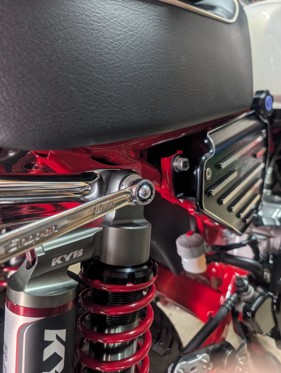 モンおじ tweet media