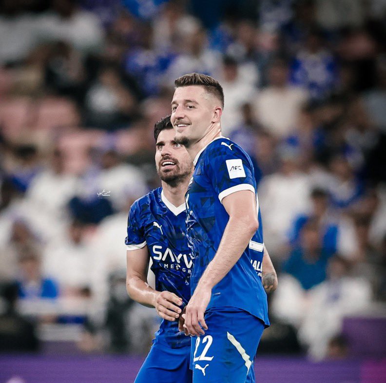 عزيزي الهلالي 

لو خُيّرت بين سيرجي سافيتش او روبن نيفيز من ستختار يغادر الهلال؟