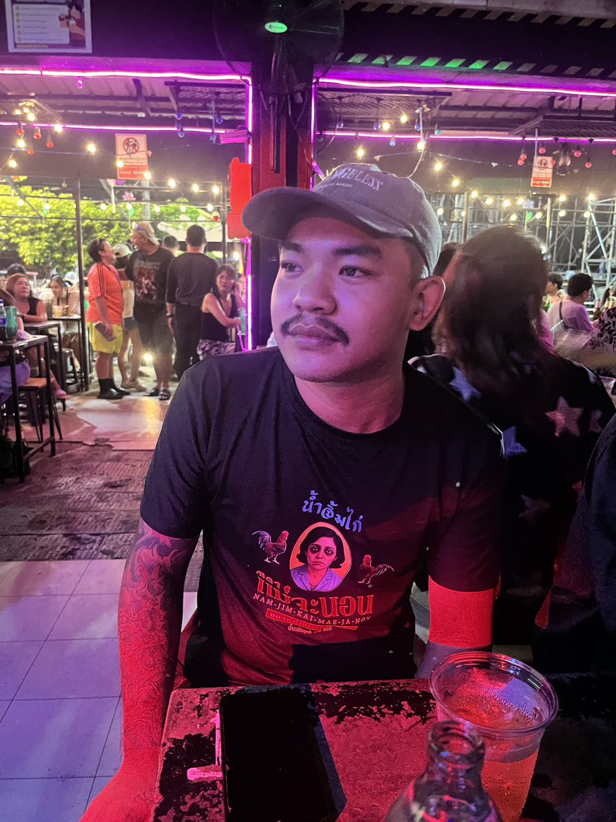 ไม่รู้ อะไร tweet media