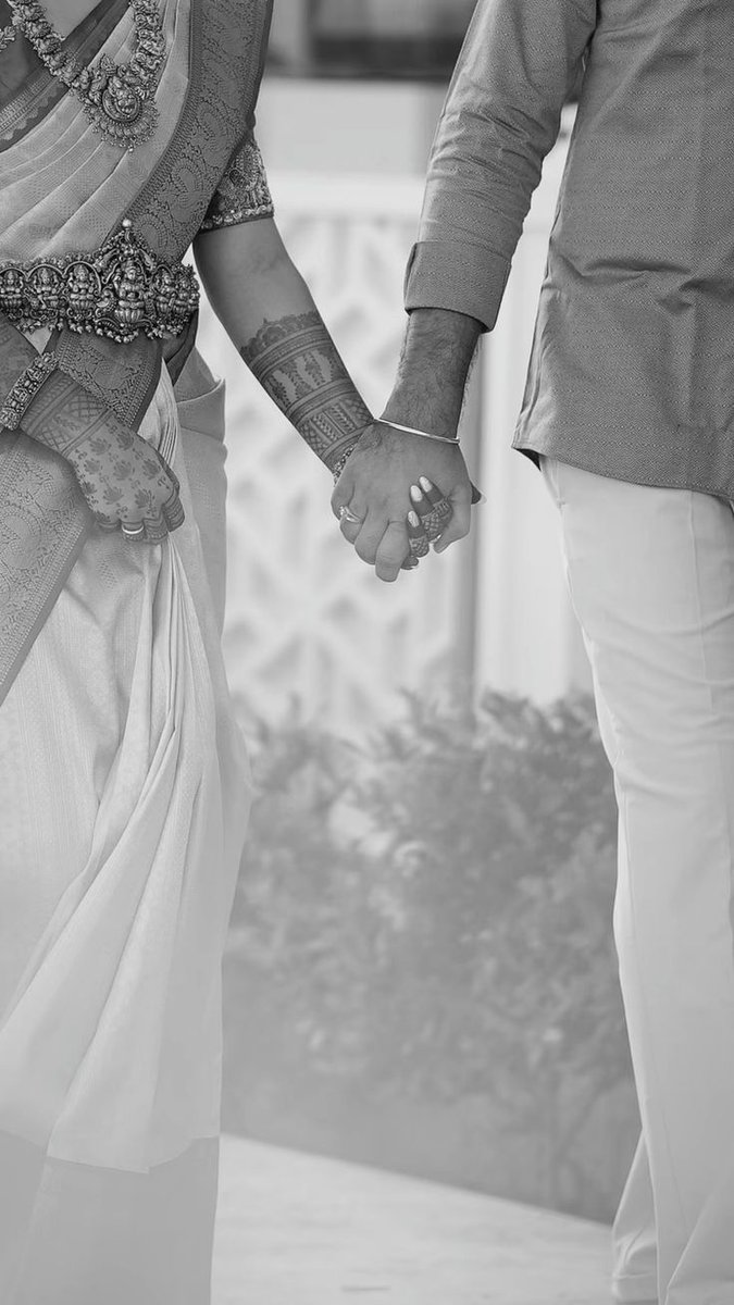 DDharshu2001's tweet photo. "How do I say
everything?
If you want,
I will just hold your hand." https://t.co/7DX64ltdIY