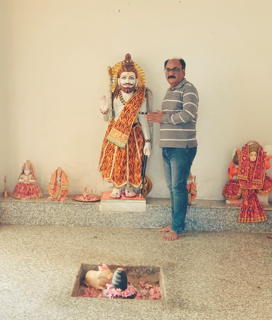 आज भगवान परशुराम का जन्मोत्सव है, सभी ब्राह्मण आज से अपनी एकता की शपथ ले लो, कि हर एक ब्राह्मण दूसरे ब्राह्मण की मदद करेगा,बढ़ती हुई ब्राह्मणों के प्रति नफ़रत को देखते हुए अब एक होना होगा।
नॉर्थ का ब्राह्मण हो या साउथ का ब्राह्मण सभी को एक साथ होना होगा अब
इसीलिये अपनी इस पोस्ट