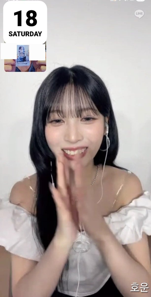 haoyunhong0429's tweet image. 260418 #Rescene NYMUSIC 影通 #May

收到剛到貨的May已公開拍立得，跟拍立得拍攝的主人公 예빈 展現一下。

有特別跟 예빈 說這張拍立得是台北線下簽售是同一套衣服，所以特別下單購買了。

看起來主人很開心
我也很開心 😀

#리센느 #메이