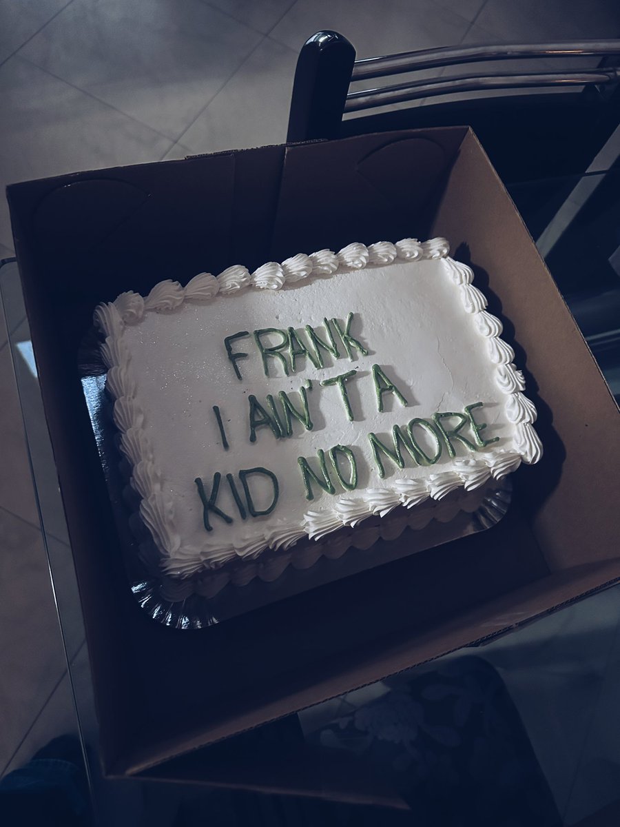 arrasei no bolo do meu niver, pode falar