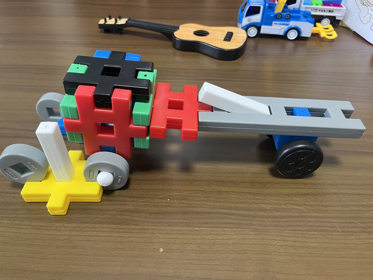 息子の作ったスーパーカー。ちゃんとかっこええやん