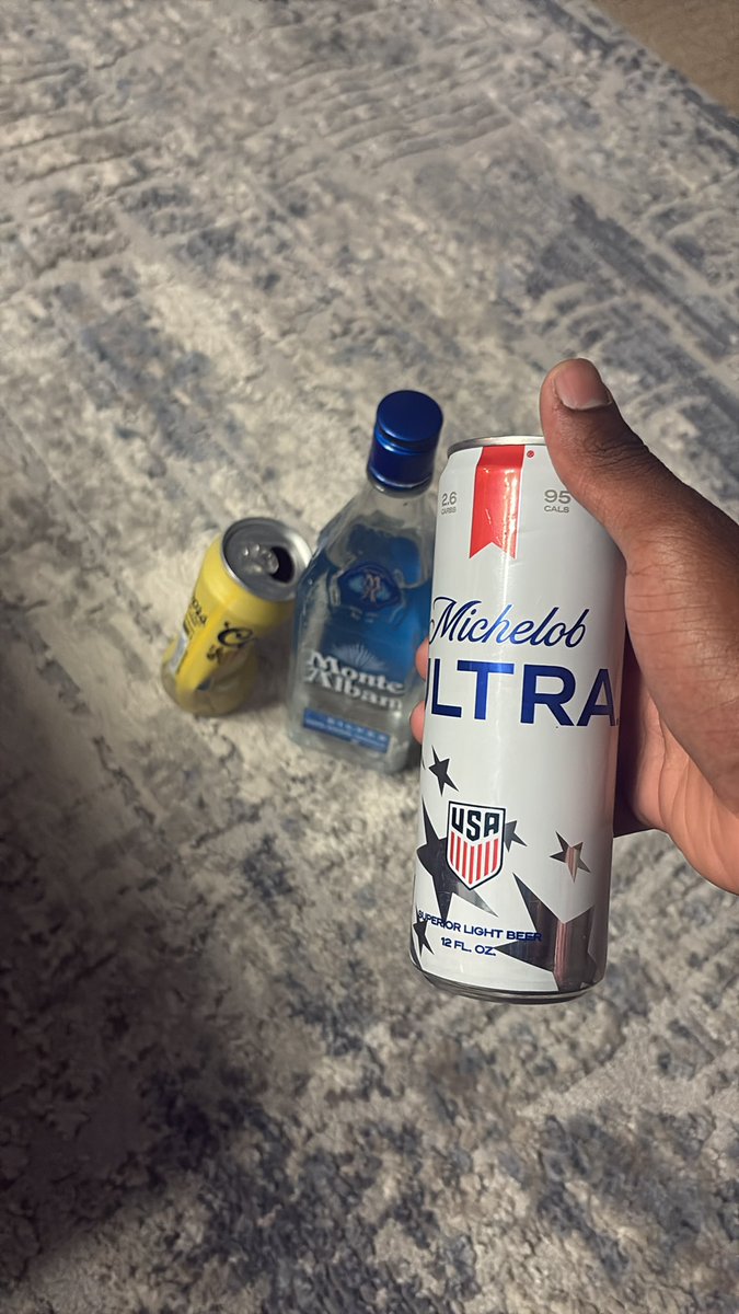 BeauBagJohnson's tweet photo. It’s going to be a good night boozing with @JethroJohn1851 #unc #touse #bagjohnson The jews can’t ruin tonight! https://t.co/1w3HmYOba3