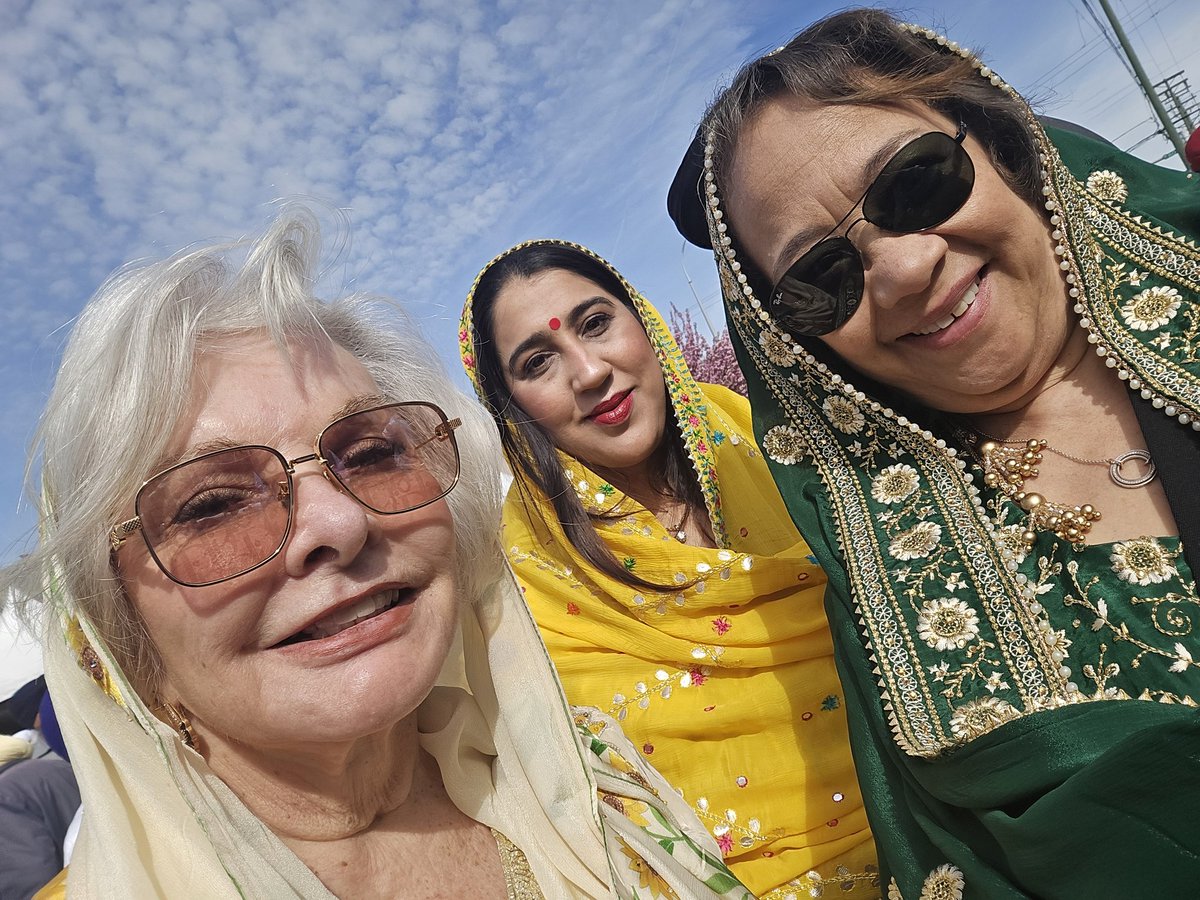MicheMollineaux's tweet image. Happy Vaisakhi!
Fantastic day in Surrey celebrating one of the largest Sikh events anywhere—amazing food, vibrant fashion, and incredible community spirit.
Great company with fellow Conservative Party of BC MLAs. Multiculturalism at its best.
#Vaisakhi #Surrey #Multiculturalism