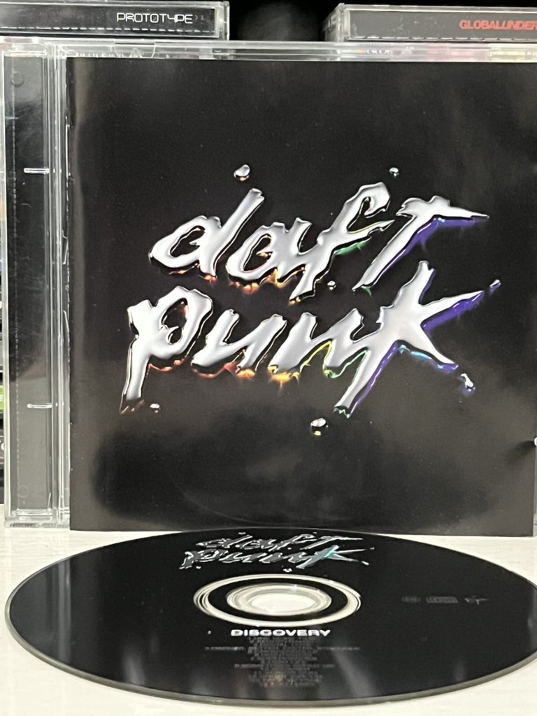 mindsaver's tweet image. Escuchando el álbum "Discovery" de DAFT PUNK ✌🏼😈💿 #NowPlaying #DaftPunk #Discovery