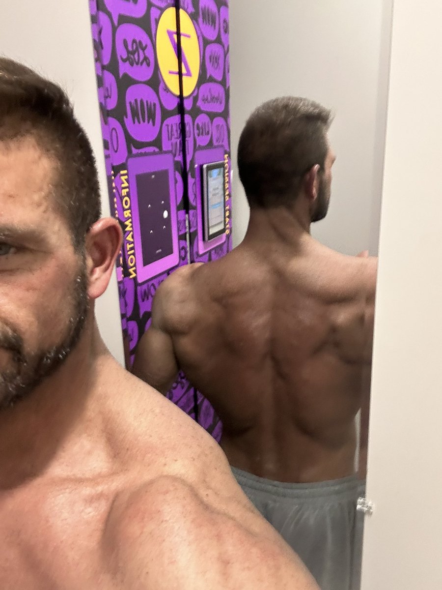 KevoDevo5's tweet image. Lean and tan #bodybuilding #abs #fittness