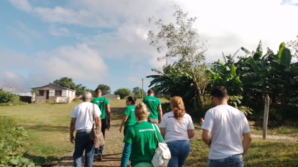 Hermoso amanecer regalando salud desde los consultorios de nuestros campos con #HonorHolguinero .
#CubaPorLaVida
<a href="/MINSAPCuba/">Ministerio de Salud Pública de Cuba</a>
<a href="/yamelverdecia/">yamelverdecia</a> 
<a href="/QueipoRuiz/">Joel Queipo Ruíz</a> 
@manol