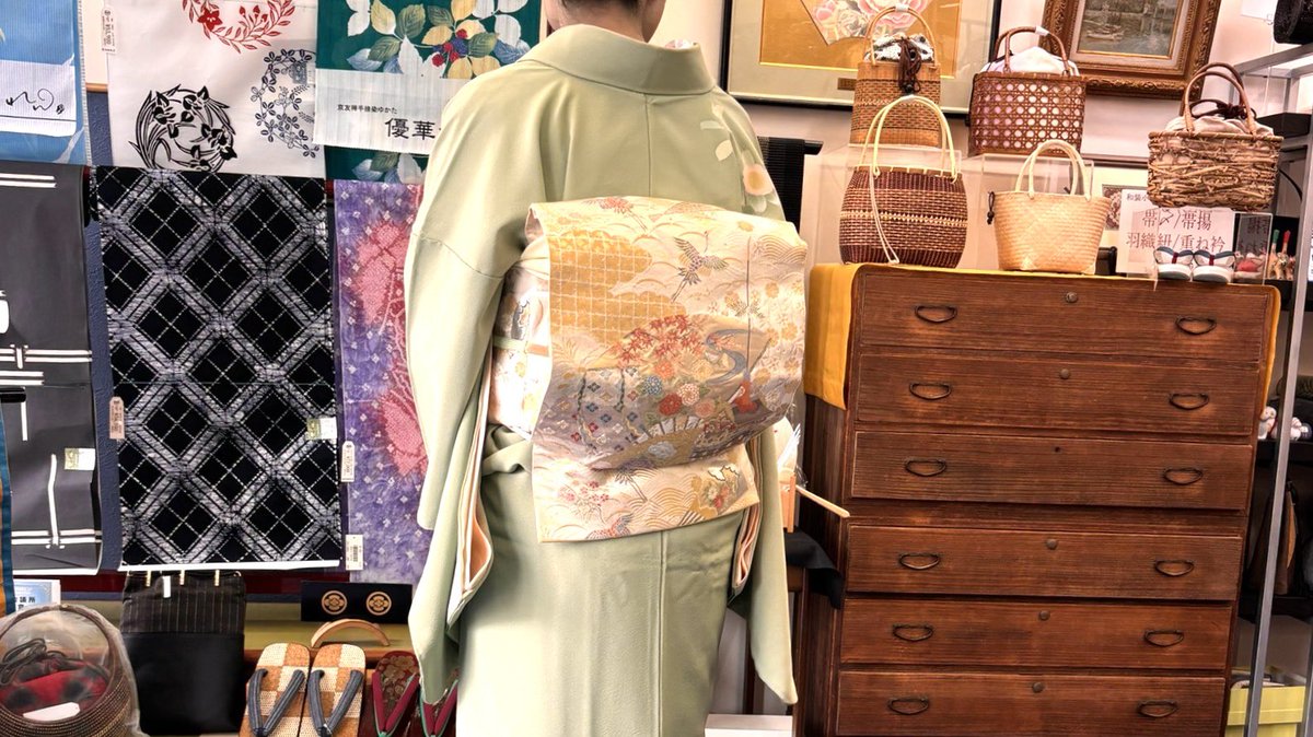 D7fWUolH57TUeu2's tweet image. 百日のお祝いにお着物の着付けをさせて頂きました
㊗️おめでとうございます

✴️【振袖展】【新作ゆかた展】
4月25日（土）〜5月6日（水）
場所：当店
時間：OPEN10：00〜close18：00
🅿️当店西側
#振袖レンタル ママ振袖 お買上げ振袖
#着付け教室 
#hair makeup nails 💅 
#福山市 
#尾道市