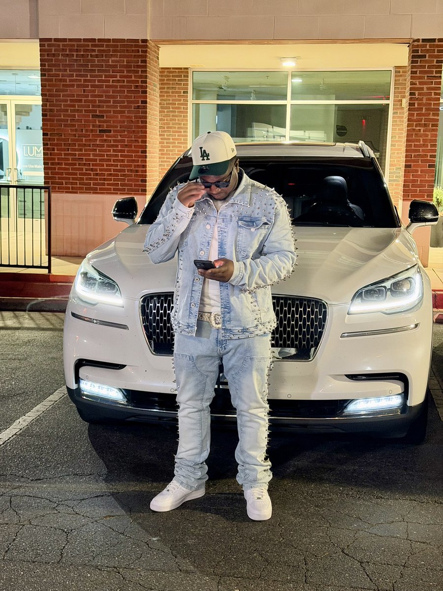 jayo704's tweet photo. ima pop my sh** anywhere, any day 💙 https://t.co/BGsJB9dK3E