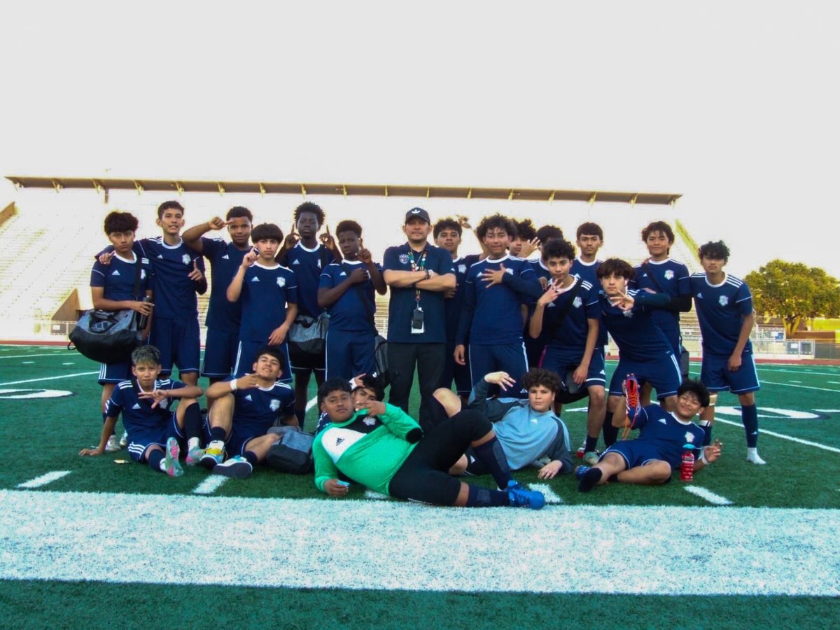 CoachBravo_'s tweet photo. Catching up on the socials. Two weeks back…
Olle FC showed up and handled business.
8th Grade: 3-0
7th Grade: 3-1
That’s Desire. That’s Dedication. That’s ESFUERZO. 💙⚽️
Stay tuned… more coming. #OlleFC #MiddleSchoolSoccer #Esfuerzo #SoccerLife #TeamWork https://t.co/V45GhVfXn3