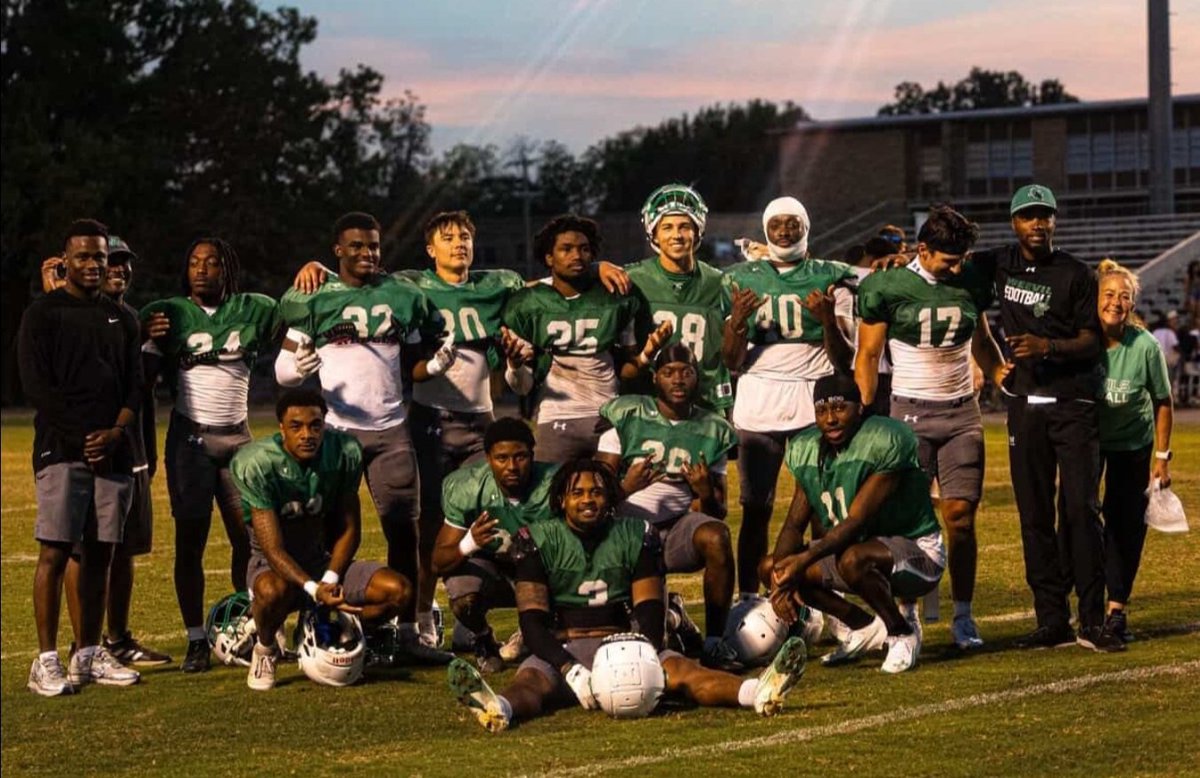 CoachHenry15's tweet image. I enjoyed coaching a great group of DBs this Spring. The defense showed up &amp;amp; showed out in last night's finalé! I'm excited about what this team can do in the Fall!

#WeDAT | #EatEmUp