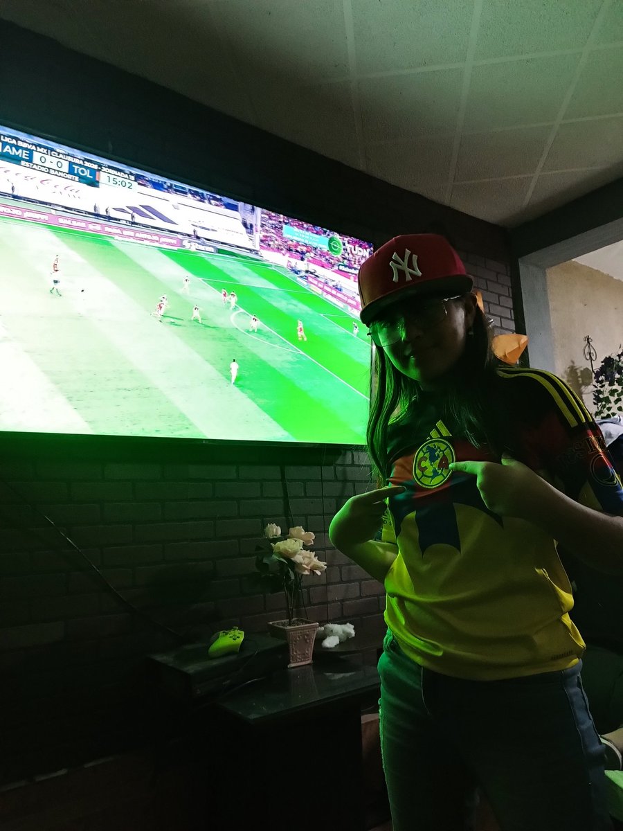 ipso_fact's tweet photo. Mariel apoyando a las Águilas!!! Vamos América 💙💛🦅#SabadoFutbolero saludos! https://t.co/s33x1C1FDq