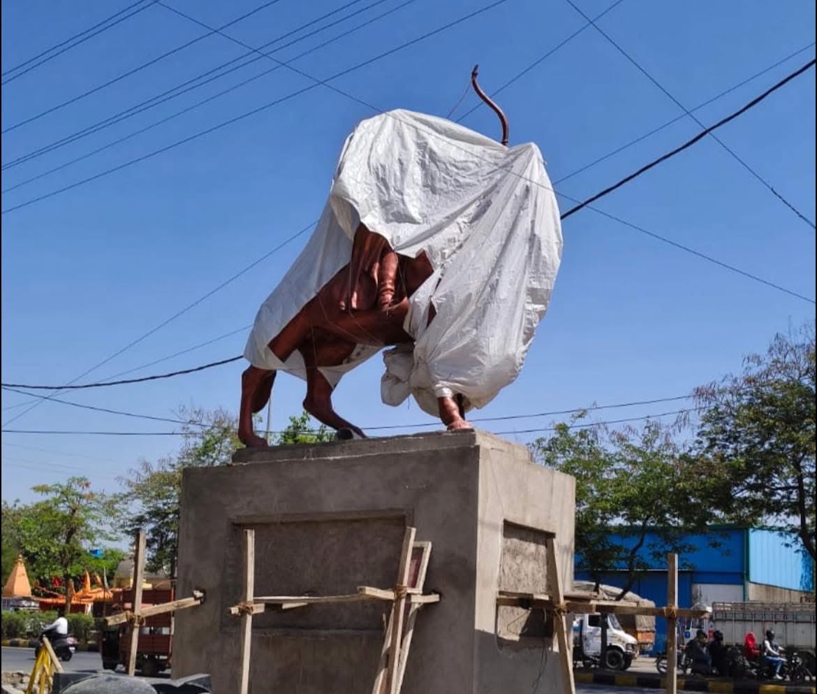 Rahul_ChauhanX's tweet photo. #CMMadhyaPradesh  #IndoreCommissioner से निवेदन है कि गुर्जर समाज के गौरवशाली इतिहास के साथ किसी भी प्रकार की छेड़छाड़ बर्दाश्त नहीं की जाएगी।
गुर्जर सम्राट #PrithvirajChauhan जी के इतिहास को गलत तरीके से प्रस्तुत करना समाज की अस्मिता पर सीधा आघात है।
#indore https://t.co/IdkltutG6P