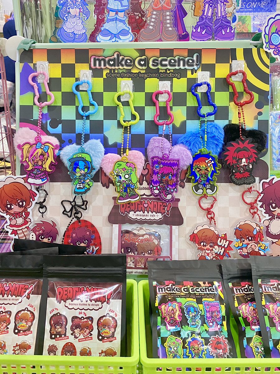 last day at comipara 6 W(`0`)W

we are a tad bit late guys but i’ll update the list of sold out items below! tysm for supporting meee 💚🌈✨