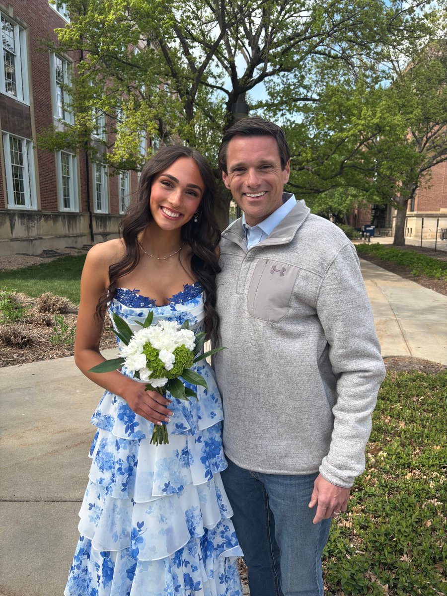kevinsjuts's tweet image. Senior Prom! #DadLife