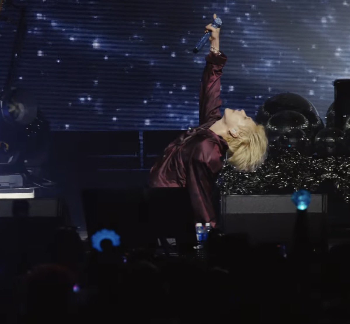 taemin ear biter tweet media