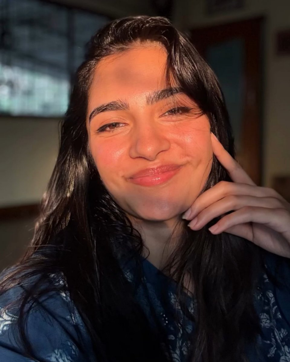 Cinewoodsoffl's tweet image. Tiny smile, major cute — Rukmini Vasanth 💖✨

#RukminiVasanth #CuteVibes