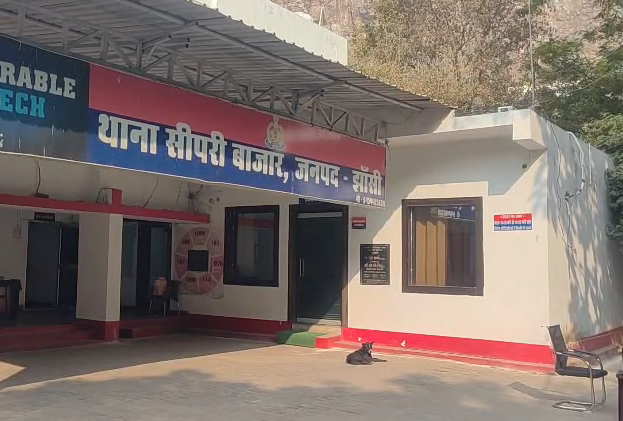 bstvlive's tweet image. झांसी

➡महिला को जाल में फंसाकर 20 लाख ठगे
➡तांत्रिक ने वीडियो बनाकर किया ब्लैकमेल
➡डरी महिला ने दे दिए 100 ग्राम सोना
➡1 किलो चांदी के जेवर भी महिला ने दिए
➡शिकायत पर पुलिस ने मामला दर्ज किया
➡सीपरी बाजार थाना के लहरगिर्द का मामला

#Jhansi #Fraud #UttarPradesh