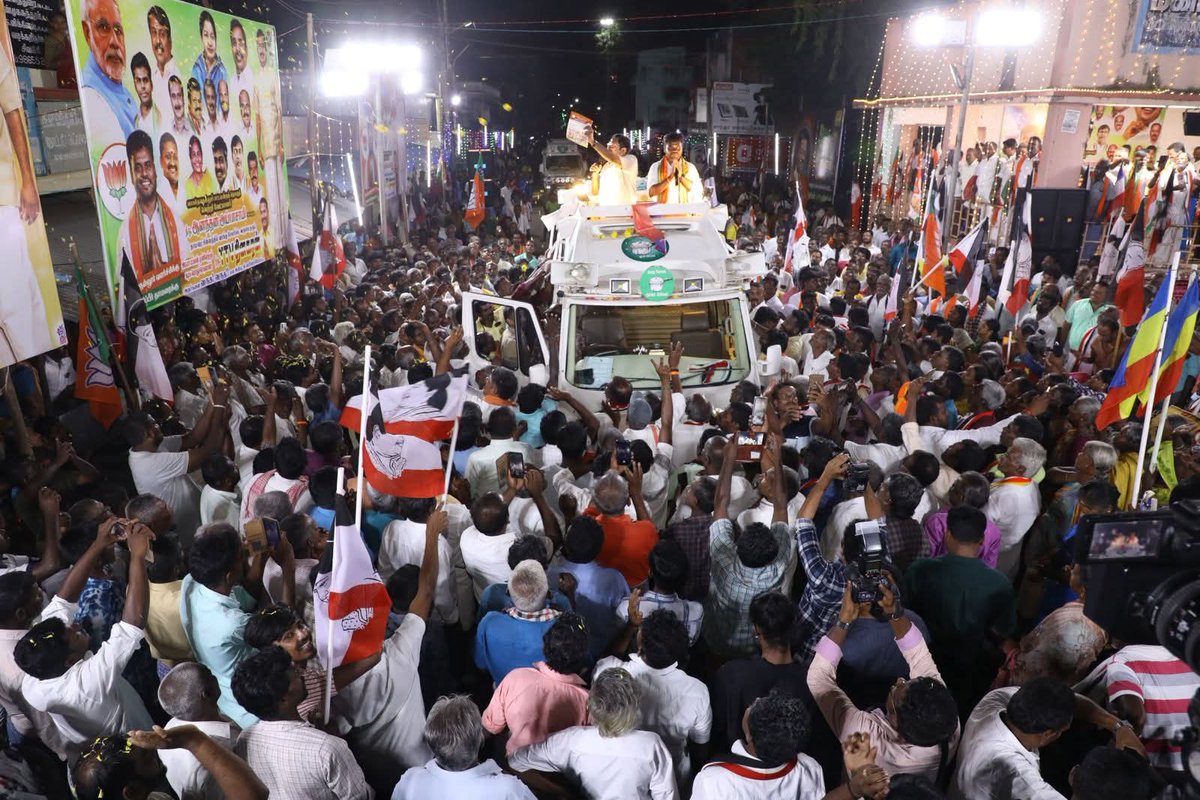 Gopal56064478's tweet image. தேசிய ஜனநாயக் கூட்டணியின் சார்பில் வாசுதேவநல்லூர் சட்டமன்றத் தொகுதியில்  போட்டியிடும் பாரதிய ஜனதா கட்சியின் வெற்றி வேட்பாளர் திரு.ஆனந்தன்  அய்யாசாமி அவர்களை ஆதரித்து தேர்தல் பிரச்சாரத்தில் ஈடுபட்டோம்.

நாள்:18-04-2026
இடம் : சிவகிரி

#AMMK #NDA #2026Elections