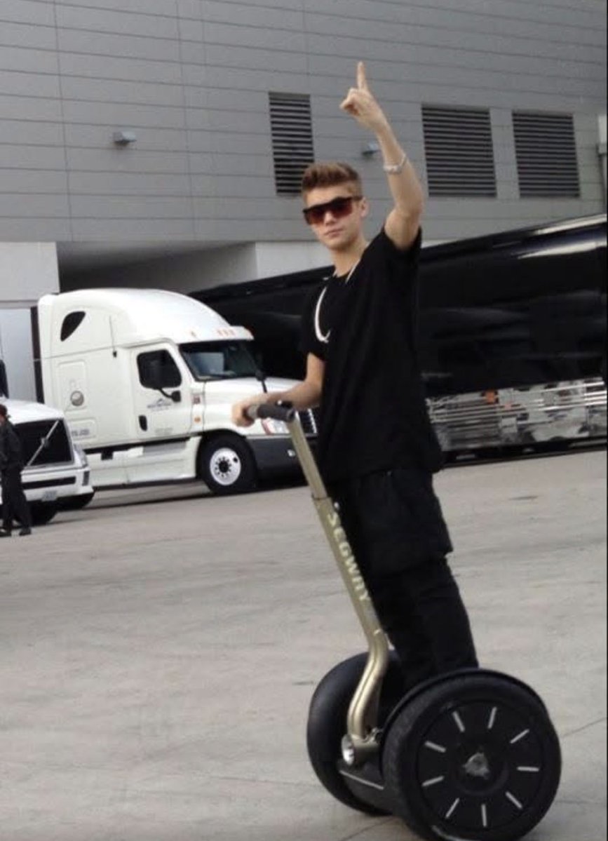 mrsmike2007's tweet image. Awesome pix #OG!!  &amp;lt;M&amp;amp;G’s 4th row Believe in Pitts 11/2012 (saw him outside on his Segway beforehand); 3rd row again for Believe Cleveland 7/2013; drove to Toronto &amp;amp; bought tickets on the way for Purpose May 2016, flew to Denver for Justice tour 4/2022&amp;gt; SWAGNEXT!