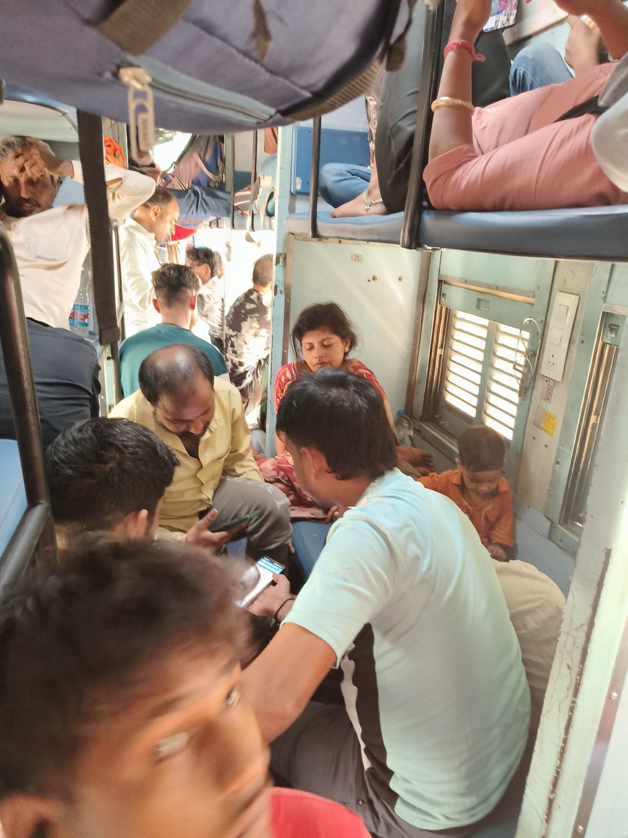idjsingh's tweet photo. @RailwaySeva 
@RailMinIndia 
@AshwiniVaishnaw
Train no.01143,PNR no.8828104572. 
Ct-no. 8893032166
Entire train is blocked by unauthorized passngers.Toilets are inaccessible.Kindly take immediate action to clear the passage so tht essential morning activities can be carried out. https://t.co/24ReVGsIcC