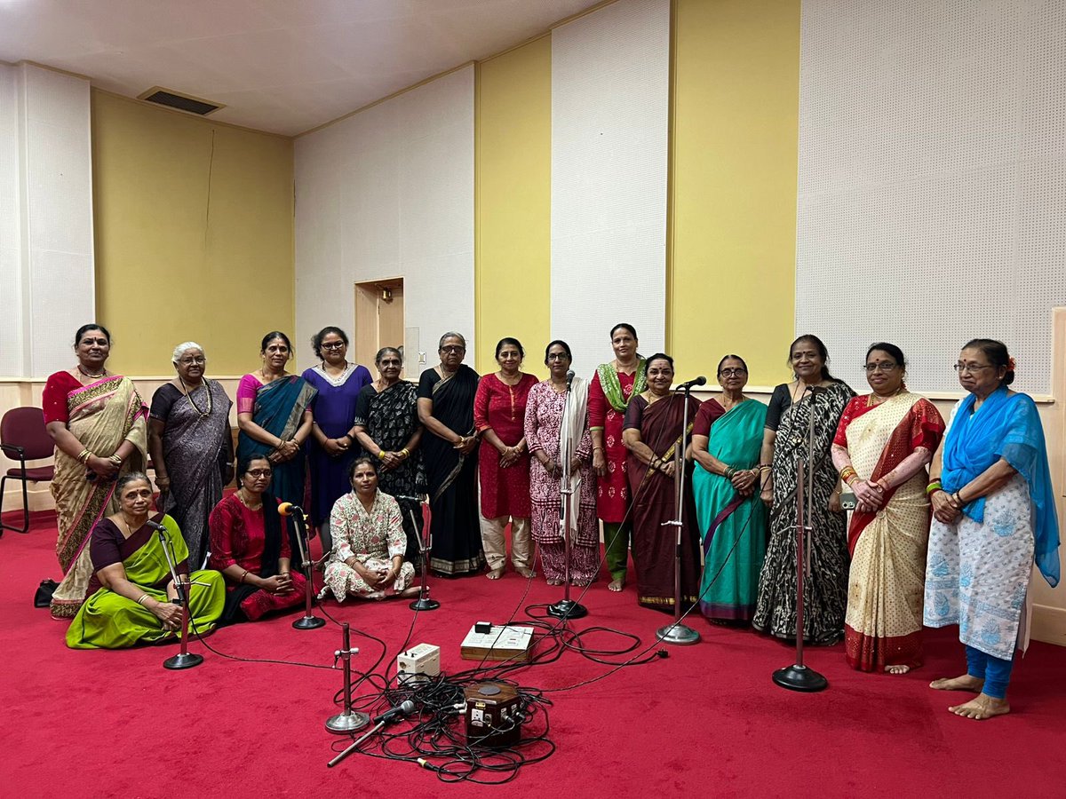 ಇದೇ ಸೋಮವಾರ ಏಪ್ರಿಲ್ 20 ನೇ ತಾರೀಖು ಸಂಜೆ 4 ಗಂಟೆಗೆ ಮಹಿಳಾರಂಗದಲ್ಲಿ ಬಸವ ಜಯಂತಿಯ ಪ್ರಯುಕ್ತ ವಿಶೇಷ ಕಾರ್ಯಕ್ರಮ ವೈವಿಧ್ಯ.
ಭಾಗವಹಿಸುತ್ತಾರೆ, ಮೈಸೂರಿನ ವಿಜಯನಗರದ ಶ್ರೀ ಶಿವರಾತ್ರೀಶ್ವರ ಅಕ್ಕನ ಬಳಗದ ಸದಸ್ಯೆಯರು.