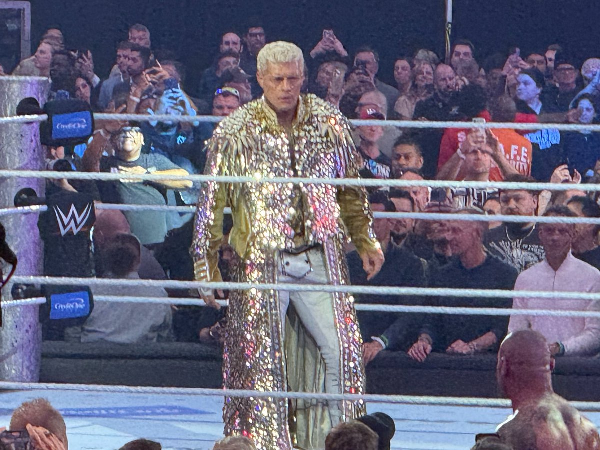 ooberfan's tweet image. My favorite band in the world (IYKYK) has an opening lyric in the song ‘Everthing Must Go’ … “shed some skin for the fear within” …

Tonight, #nightmarefamily shed the skin of #WM41 .. and everything about that Vegas time last year was gone …

Being in the room, supporting