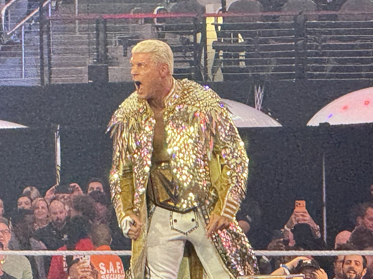 ooberfan's tweet image. My favorite band in the world (IYKYK) has an opening lyric in the song ‘Everthing Must Go’ … “shed some skin for the fear within” …

Tonight, #nightmarefamily shed the skin of #WM41 .. and everything about that Vegas time last year was gone …

Being in the room, supporting