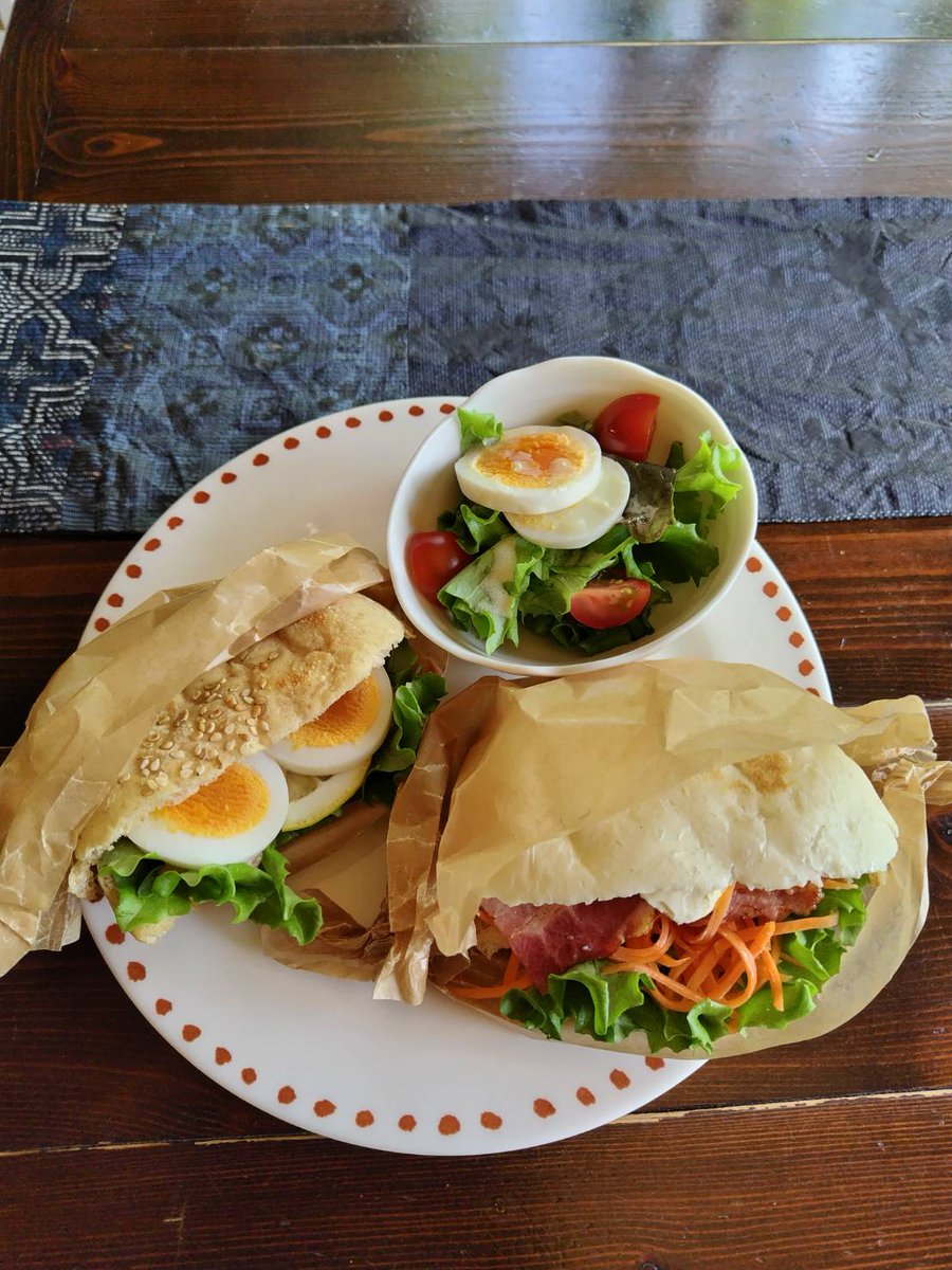 umenoki_cafe's tweet photo. ✦18:00(ﾗｽﾄｵｰﾀﾞｰ17:30)まで営業中✦
本日のサンド🥙　　　各¥650　set¥1000
・ピタパンサンドウィッチ
・ピザトースト　　
本日の珈琲☕　　　　各¥500
・ブラジル 樹上完熟　 
・エチオピア ジマ  ｹﾞﾗ農園 ｳｫｯｼｭG1
#自家焙煎珈琲 #三ツ境カフェ #横浜カフェ https://t.co/t1xcXAP4is
