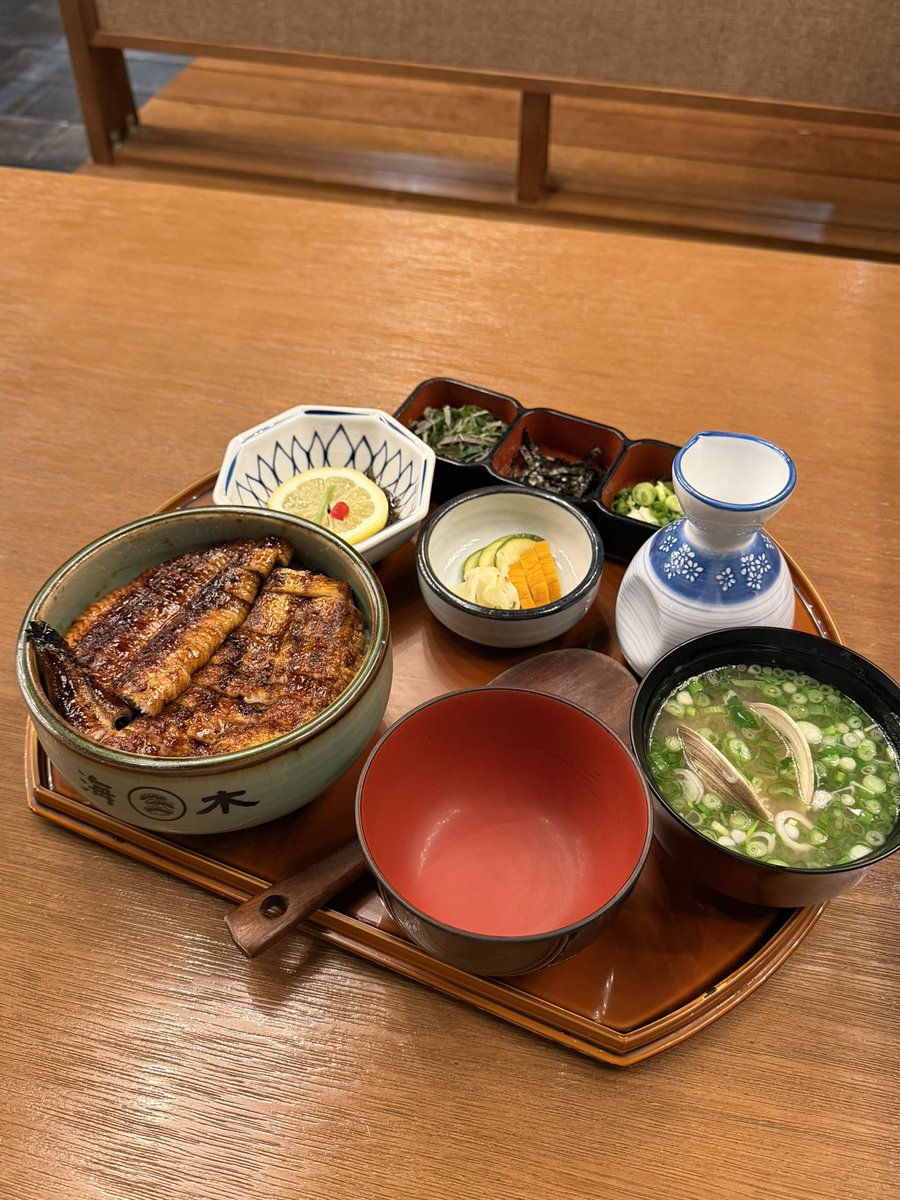 장어덮밥 쿨타임차서 먹었어요 😎