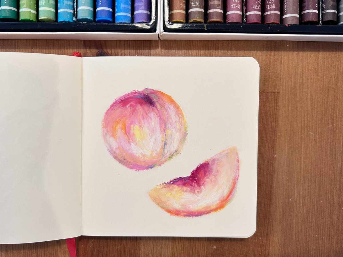 ねっとり系のオイルパステルを買いました🖍️
まずは今1番食べたい桃を描きました🍑

ざっくり大きく描く感覚が楽しい！
クレパス、パステルにハマりそう…
#オイルクレパス
