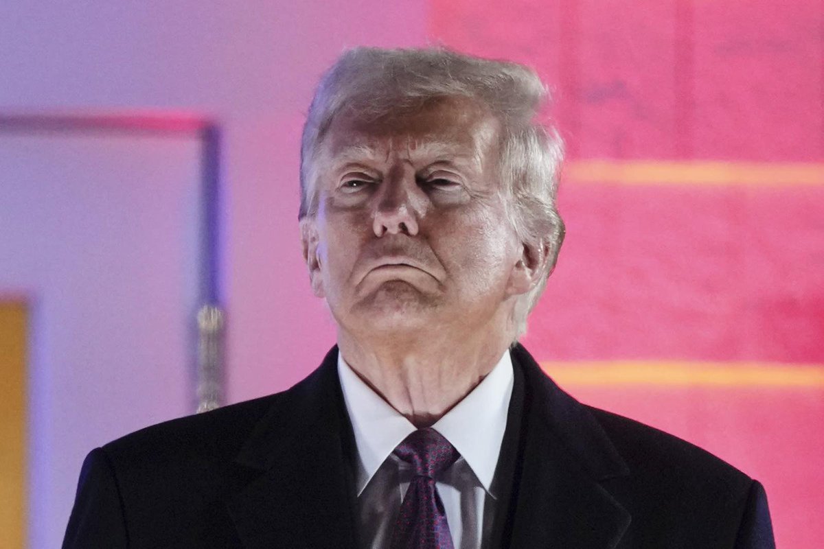 MarioNawfal's tweet image. 🇺🇸Trump flat-out rejected seizing Kharg Island. He reportedly told aides American troops would be sitting ducks.

He’s shutting down any plan that spikes U.S. casualties and ripping into Europe for ghosting after our pilots got shot down.

No boots, no blank checks, and zero