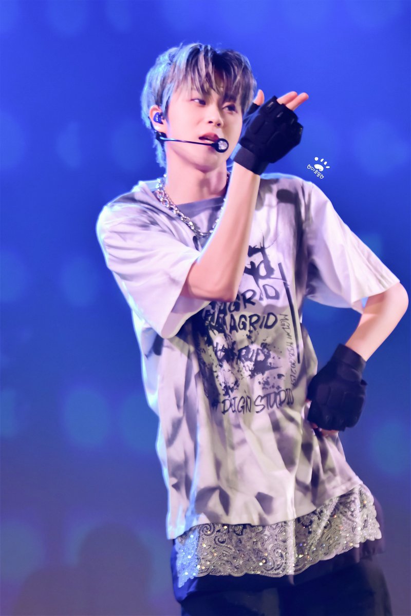 mayomin0531's tweet image. 260418 팬콘 1부
🎶식혀🎶
평소랑 다른 공연장에서 보는 데뷔곡은 감회가 깊었어🥺💖

#DIGNITY #디그니티  
#MINSEOK #민석 #민멍이 
@DGNT_Official @DIGNITY_members 
@DIGNITY_JP