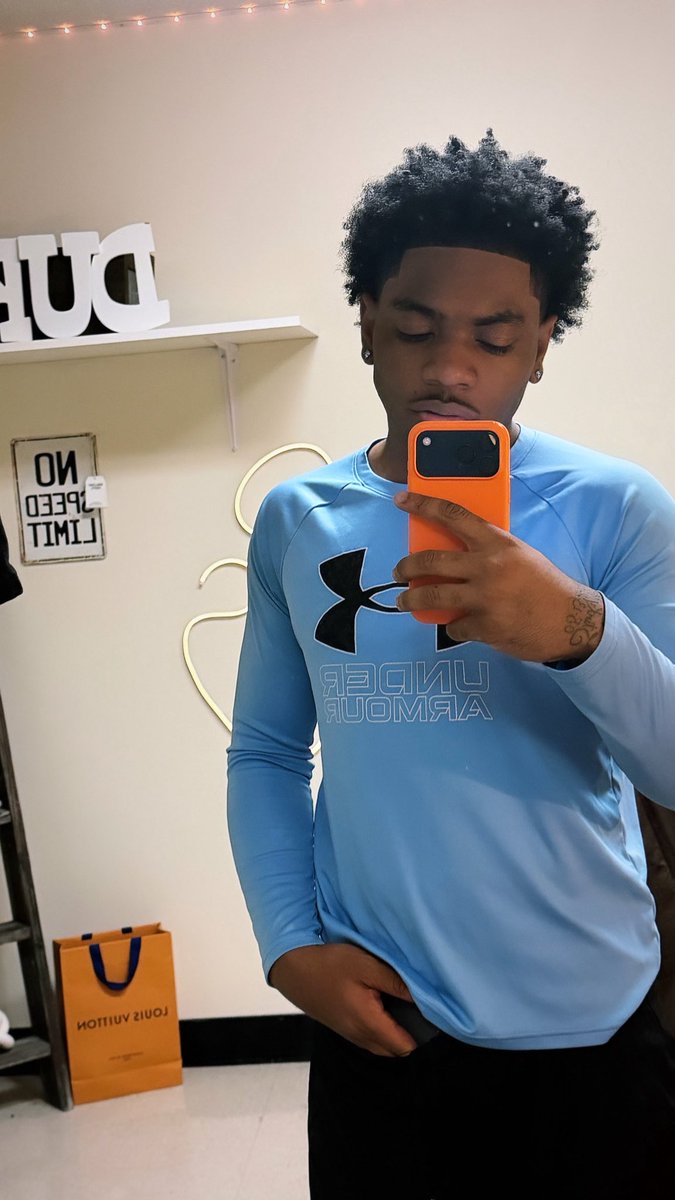 derrick tweet media
