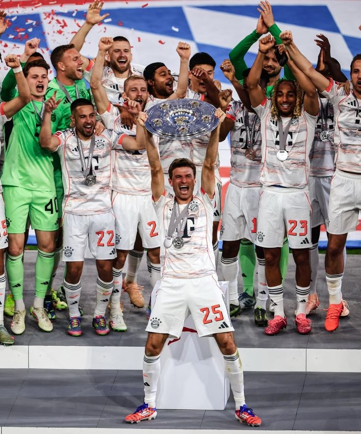 Mañana vamos a ganar nuestra primer Bundesliga sin él.

Como se te extraña, ídolo ❤️🤍